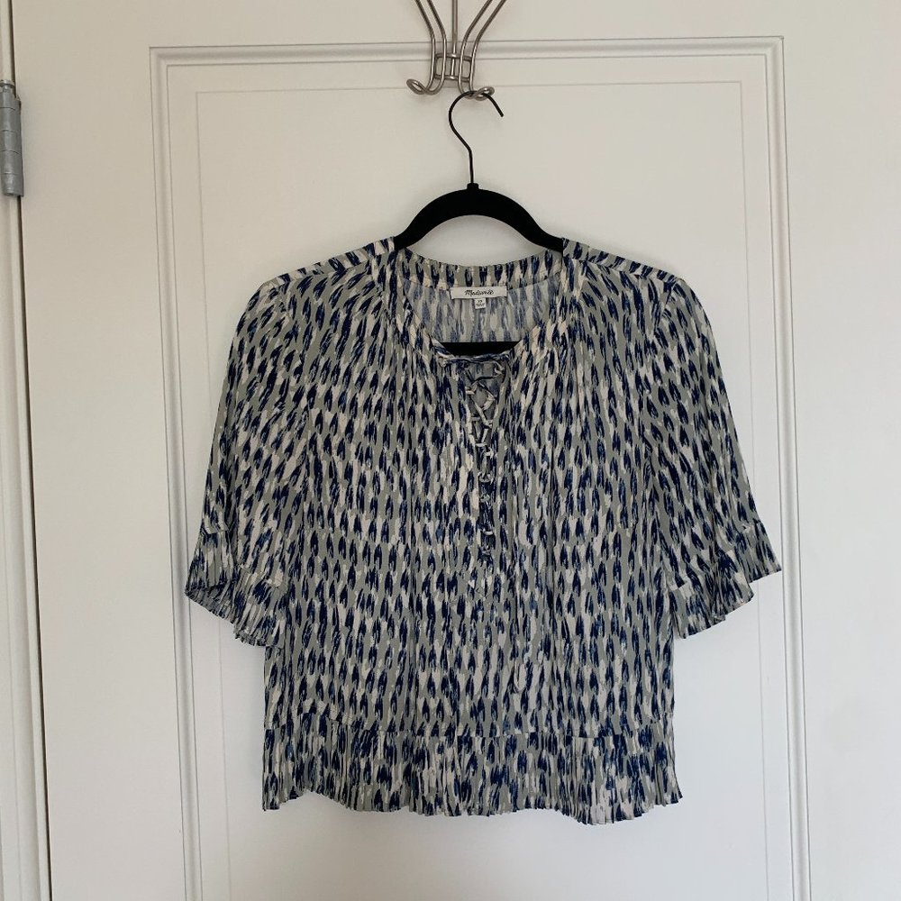 Madewell Sunpleat Lace-Up Top in Painted Feathers
